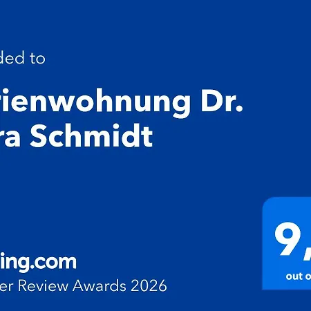 Dr. Vera Schmidt *